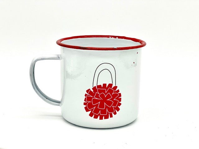 A típica taza que había nas casas dos avós e avoas e a que levábamos de camping. O seu interior é metálico e está esmaltada por fora. Todas as tazas esmaltadas son diferentes e todas teñen imperfeccións, iso é o que as fai especiais. Esta ten estampada a ilustración do amuleto do amor dos San Andresiños, que che axudará a atopar ou conservar os teus amoriños.